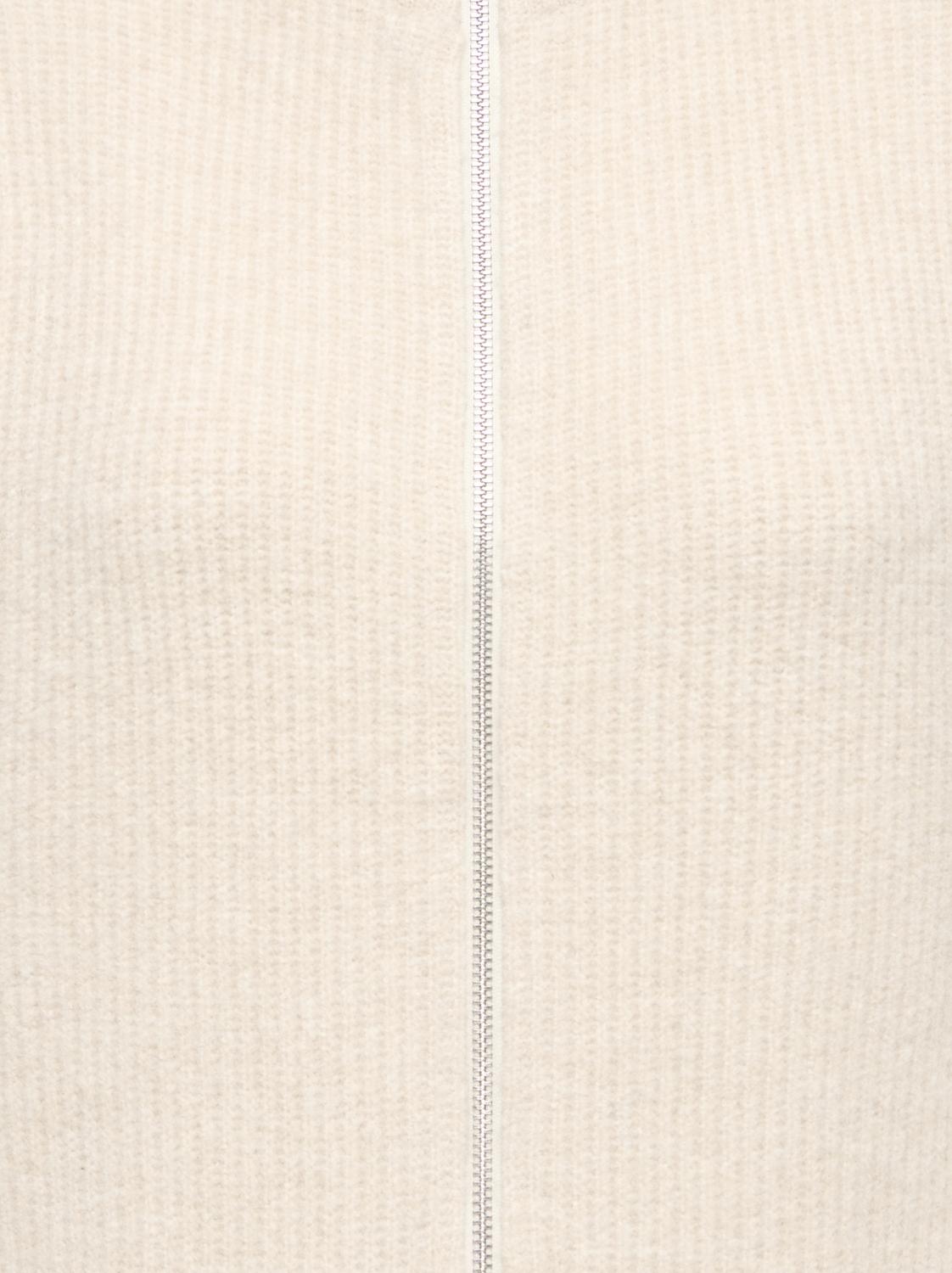 model_shot-detail